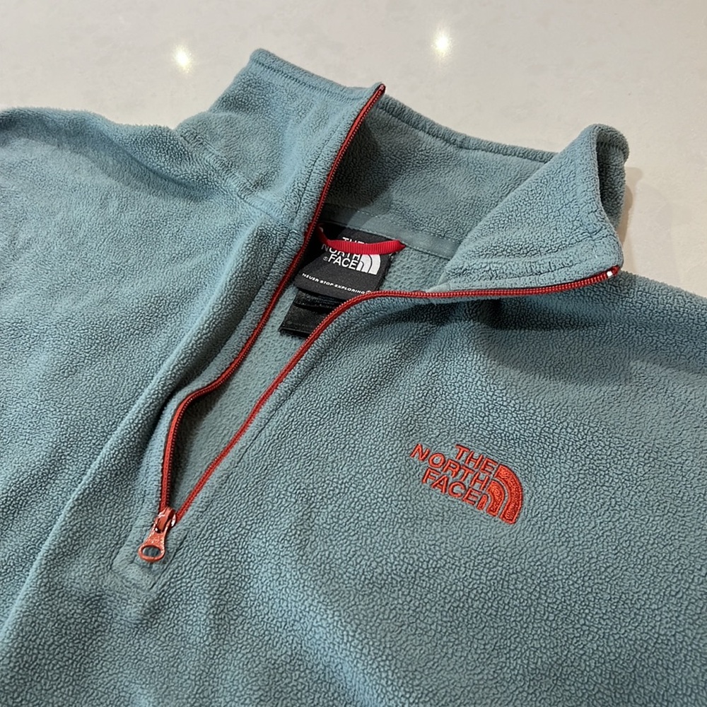 The North Face Lightweight 1/4 Zip Fleece Pullover